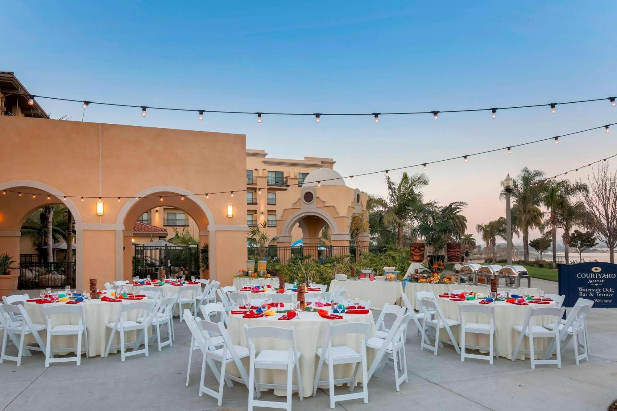 Courtyard San Diego Airport/Liberty Station Экстерьер фото
