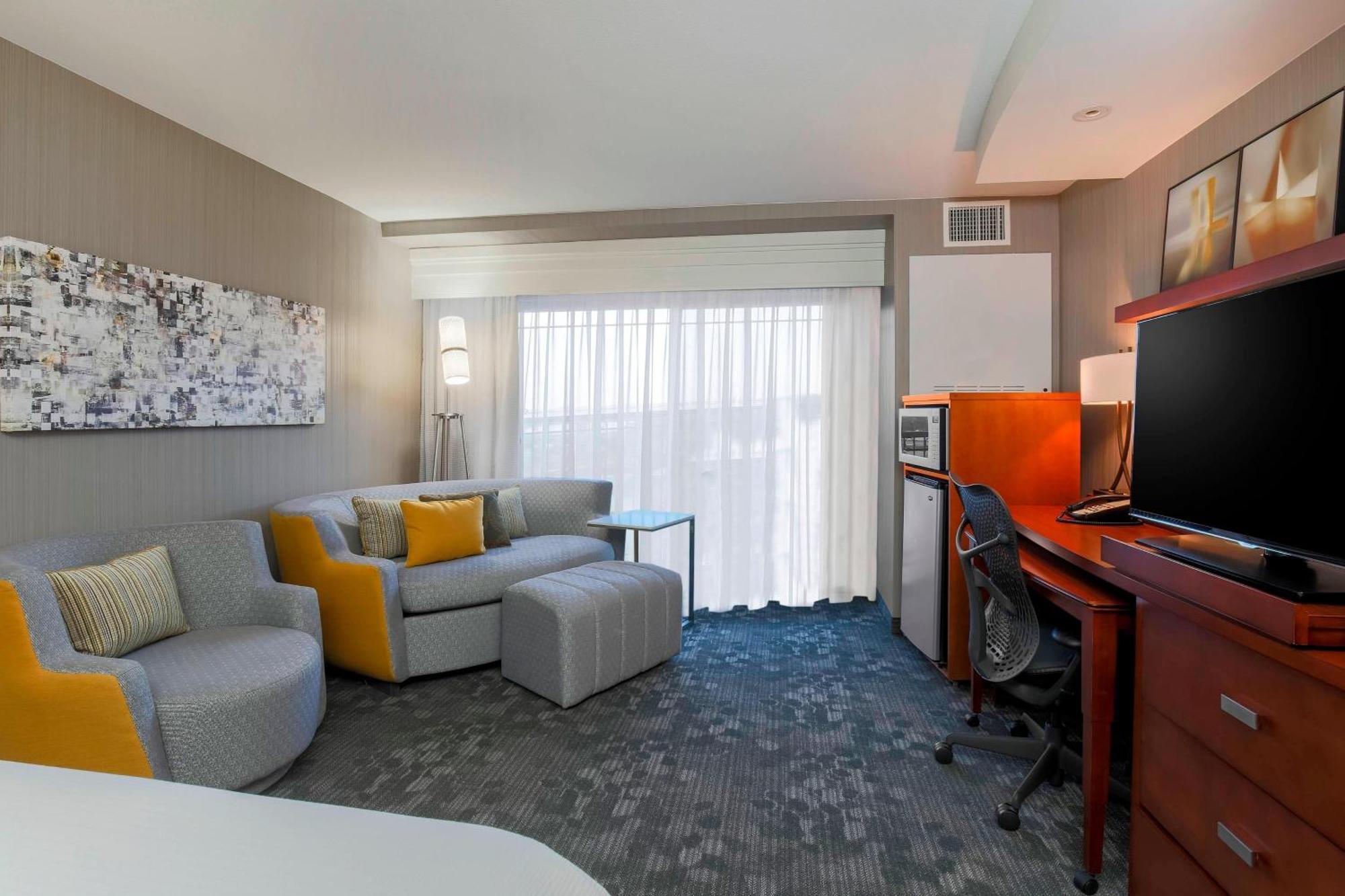 Courtyard San Diego Airport/Liberty Station Экстерьер фото