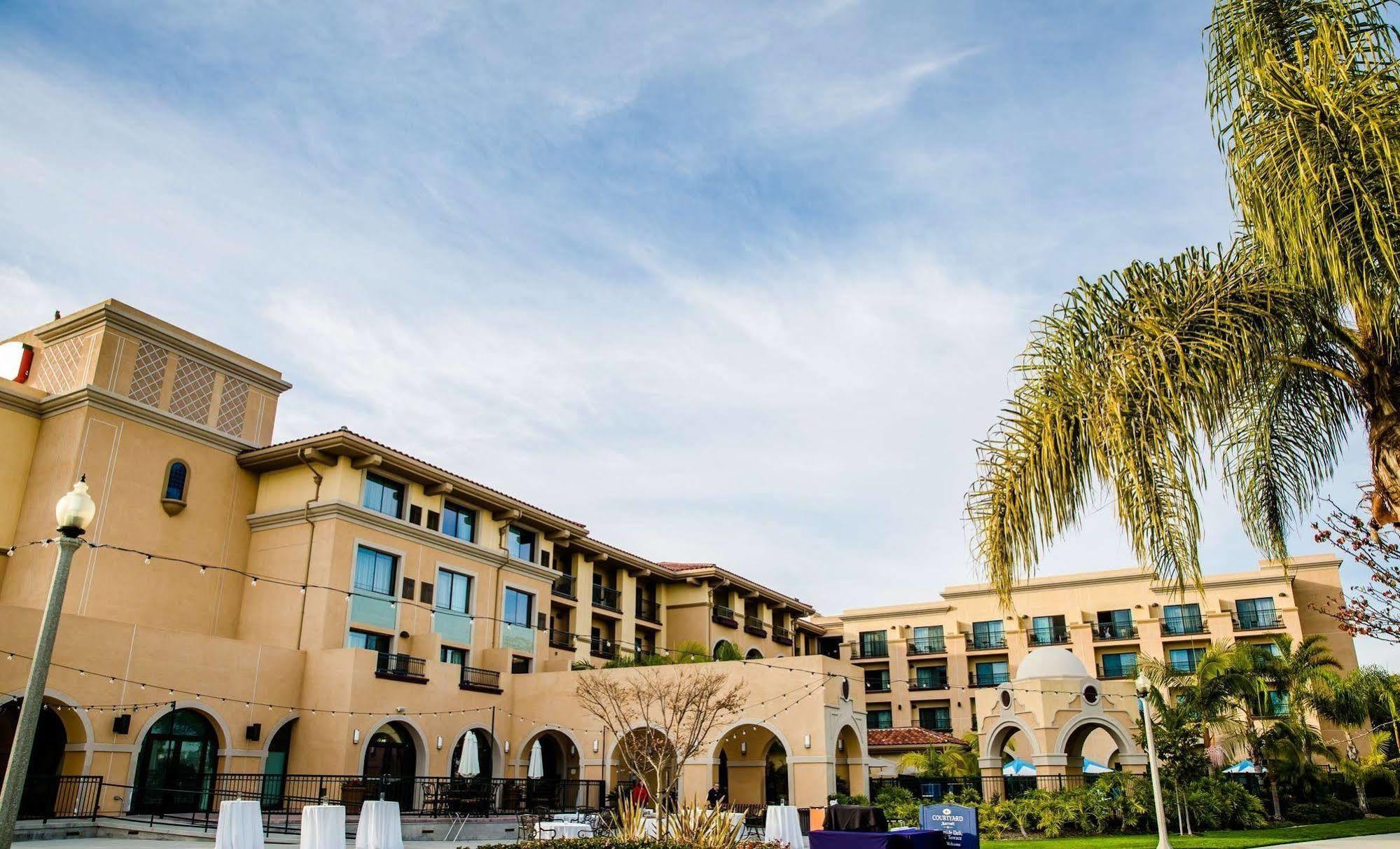 Courtyard San Diego Airport/Liberty Station Экстерьер фото